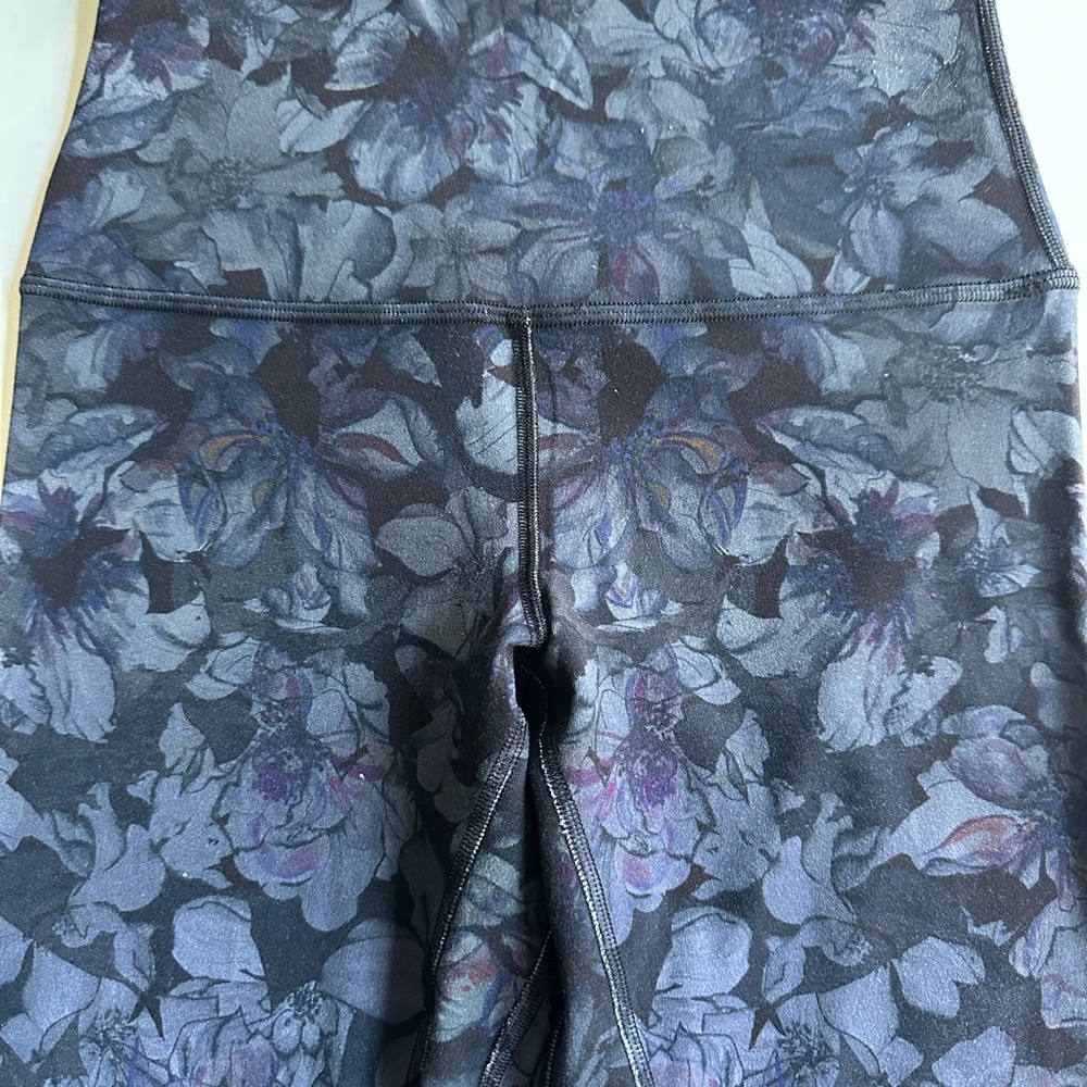 Lululemon Athletica Align 28” leggings - Picture 3 of 4